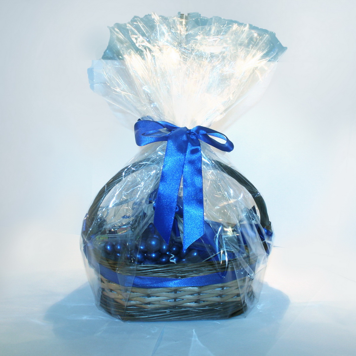 Продуктовая подарочная корзина - прекрасный корпоративный подарок коллегам, клиентам и партнерам Продуктовая подарочная корзина - прекрасный корпоративный подарок коллегам, клиентам и партнерам